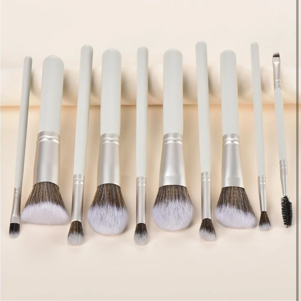 Makeup Brush Set with Sponges and Case